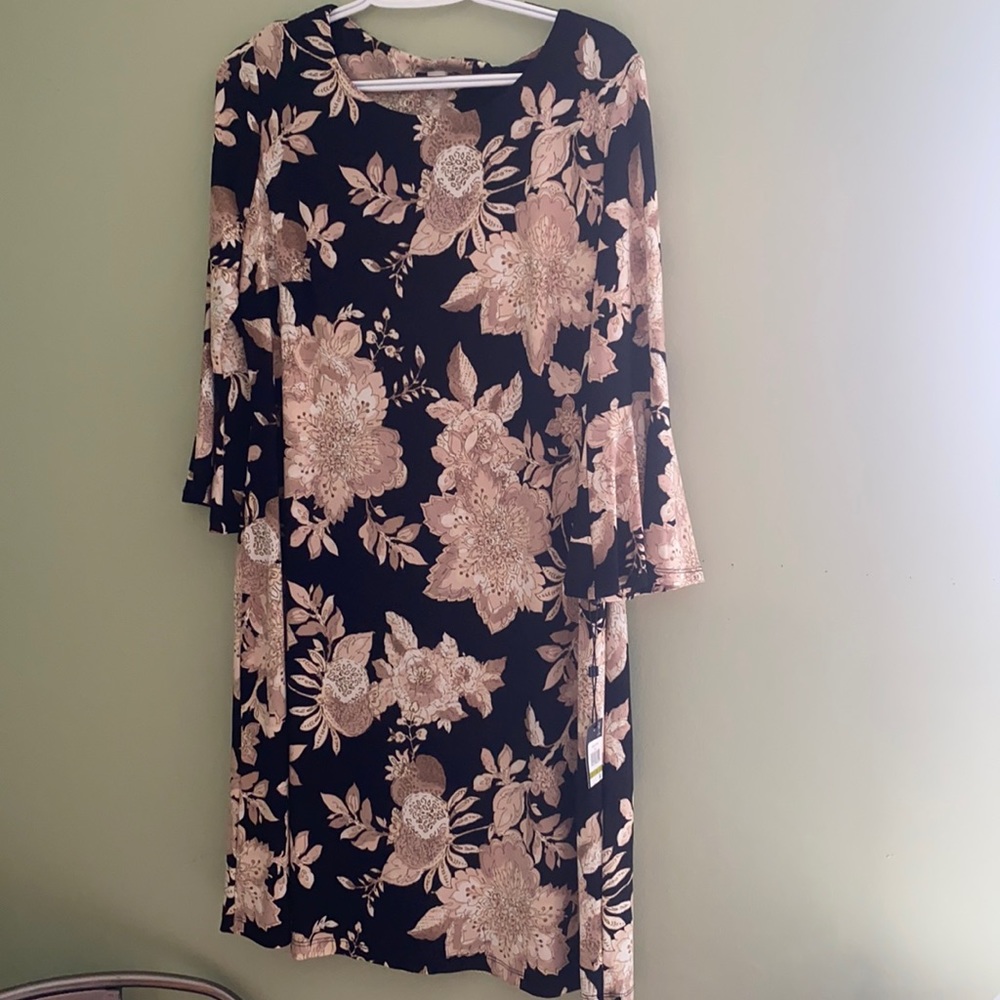 3/$60 Tommy Hilfiger NWT dress size 14 floral Light stretchy fabric flowy sleeve